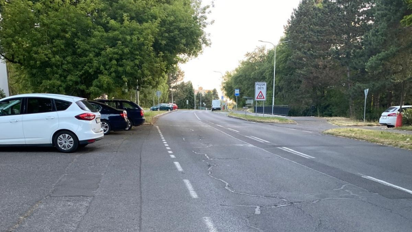 Školní ulici čeká pokládka nového povrchu. Opravy potrvají do srpna a rozdělí se do tří etap