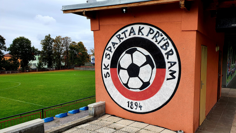 Fotbal, který pomáhá. Na hřišti Spartaku Příbram se odehraje charitativní turnaj pro Dětský domov Pepa