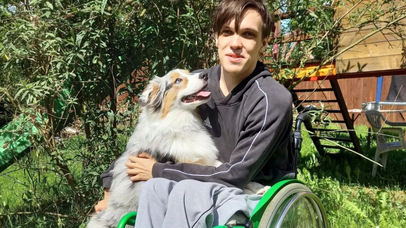 Michal ochrnul po pádu z koně. Teď potřebuje peníze na auto, které mu dá svobodu i uleví rodině
