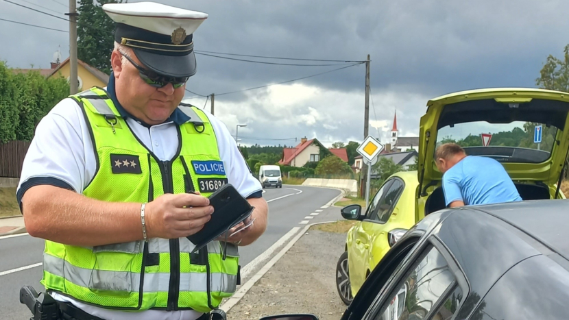 Policisté v Bohutíně kontrolovali řidiče. Odpovědné odměňovali