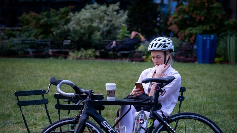 Volnost bez odpovědnosti? Cyklista mezi pravidly a realitou českých silnic
