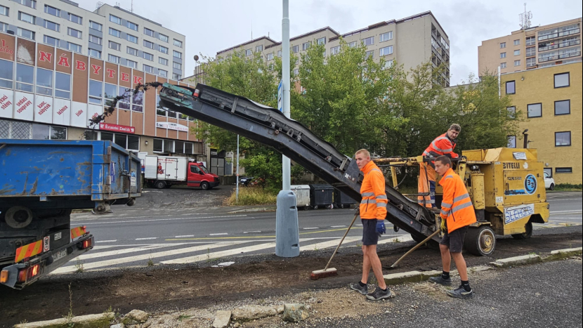 Školní ulice v rekonstrukci: město opravuje i okolní chodníky
