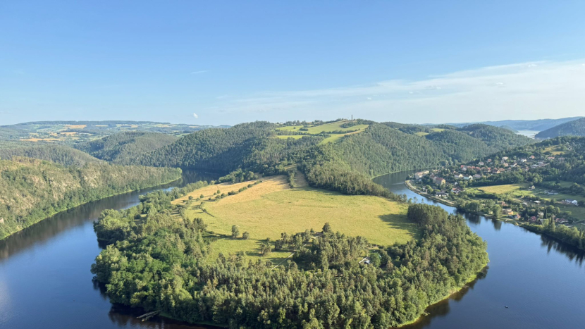 Vltavská štafeta vstoupila do Středočeského kraje a bude pokračovat u Solenické podkovy