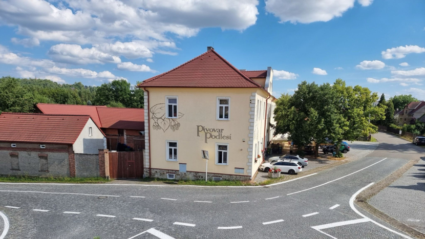 Podlesí v proměnách: Nová terasa, projekt kabin i bezpečný chodník do Příbrami
