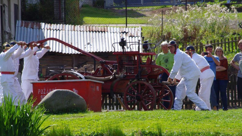 Soutěž historických koňských stříkaček: Den plný nostalgie a zábavy