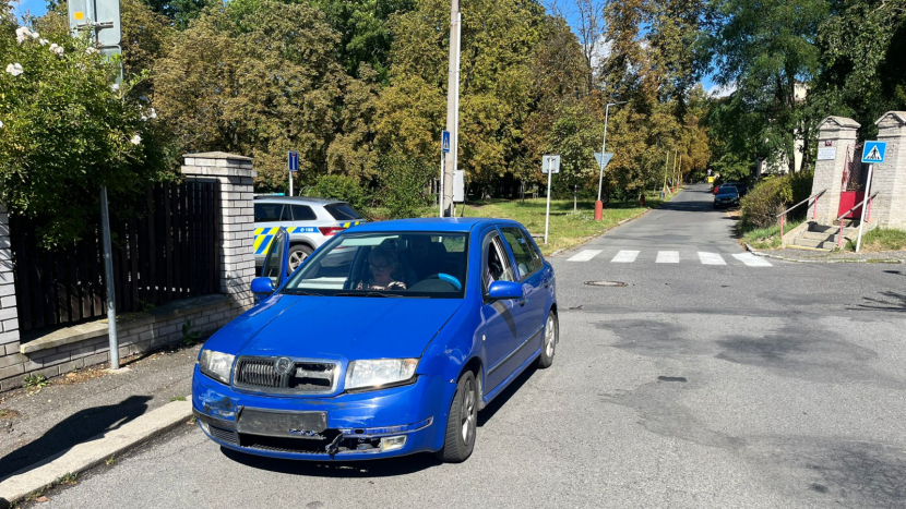 V ulici Fibichova v Příbrami se ve středu dopoledne střetla dvě auta