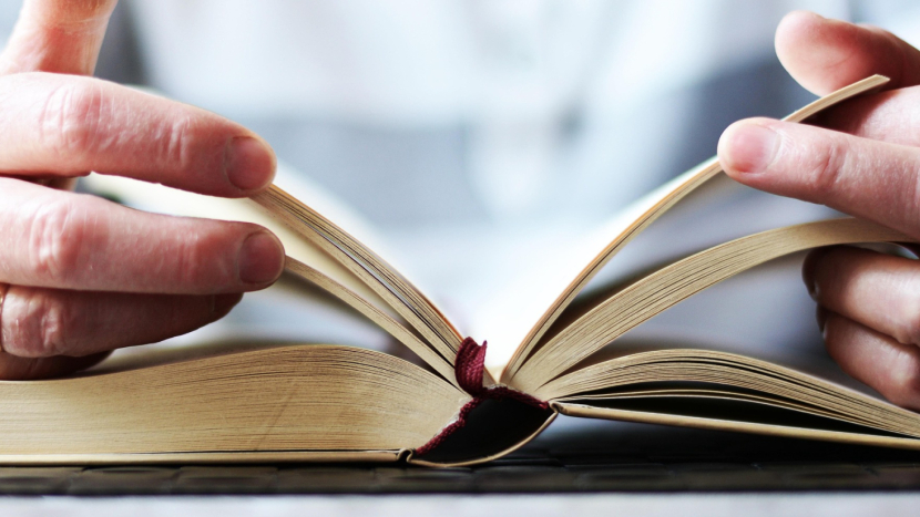 Čtení v kavárnách i během procházky ulicemi. Noc literatury bude na Příbramsku opět nevšední
