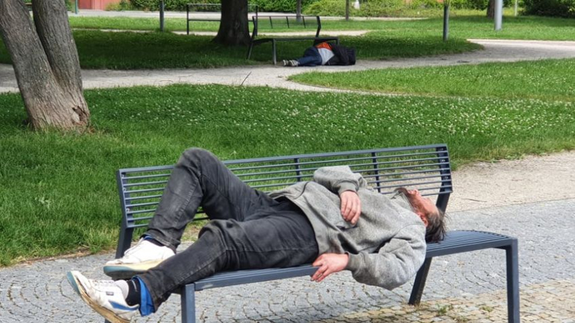 Opilci, hluk a nepořádek: Příbram řeší, jak vrátit klid do ulic
