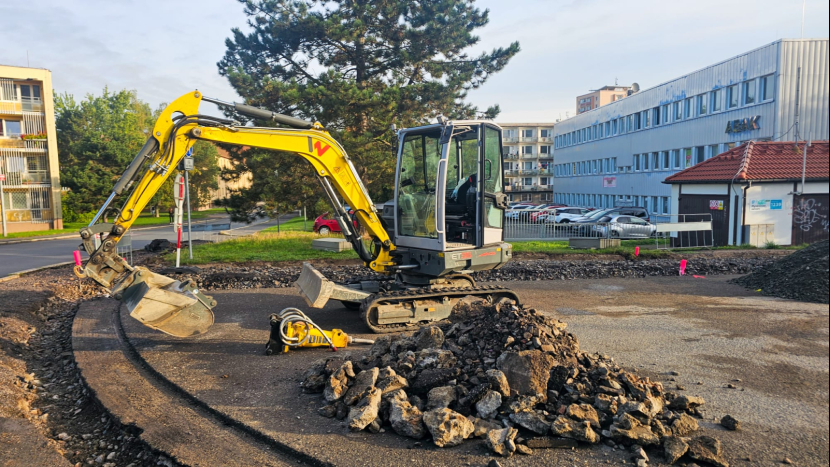 Město v létě opravilo některé chodníky a komunikace