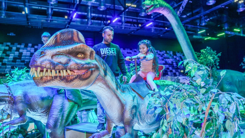 Dinosauři ovládnou Příbram. Sportovní hala se změní