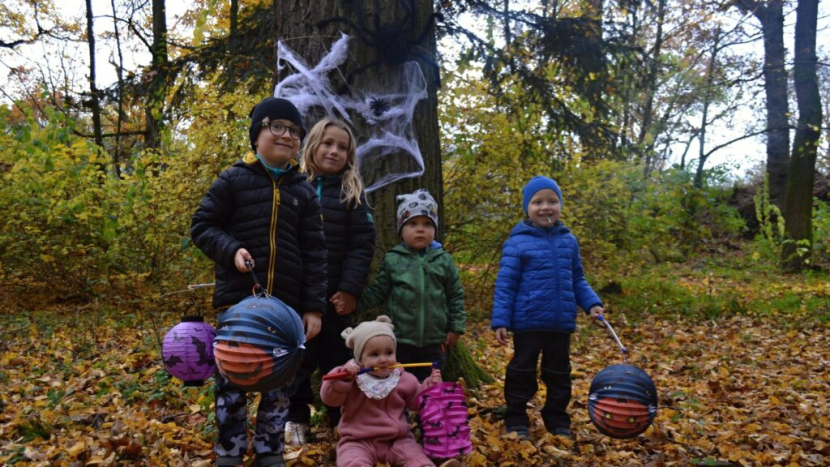 Světla, pohádky a dobrodružství: Lampiónový průvod Dobříšku slaví 20 let