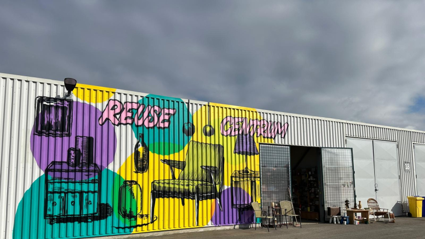 Druhý život věcí pod jednou střechou. Reuse centrum v Příbrami má novou tvář