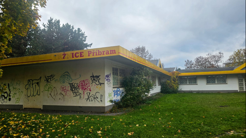 Tržnice Ryneček na konci nájmu: město tlačí na doplatek, parkoviště v nedohlednu