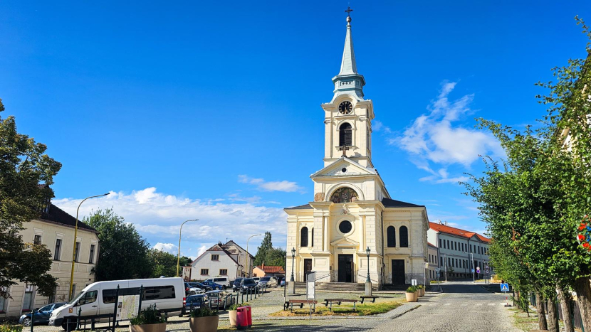 Havarijní stav kanalizace uzavře náměstí J. A. Alise na Březových Horách