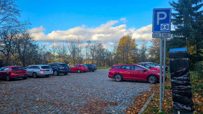 Dušičky v Příbrami: změny v parkování u hřbitova