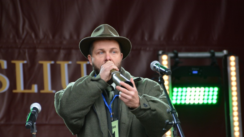 Tomáš Třeský, lesník z Brd, se stal stříbrným vítězem mistrovství Evropy ve vábení jelenů