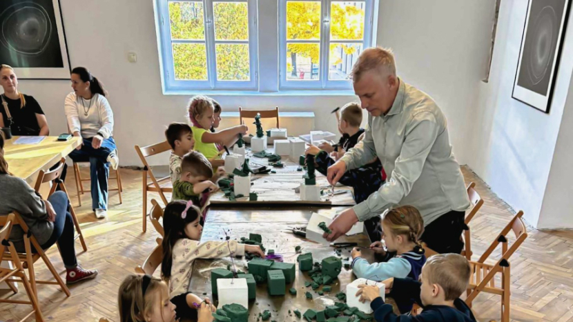 Sochařská dílna v galerii: Objevte skryté tvary v kameni