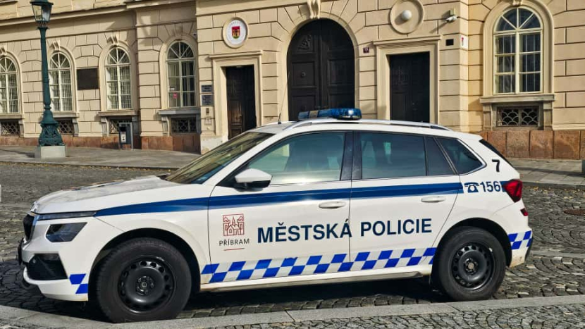 Den se strážníkem v Příbrami aneb Od ranního přechodu po večerní popíječe