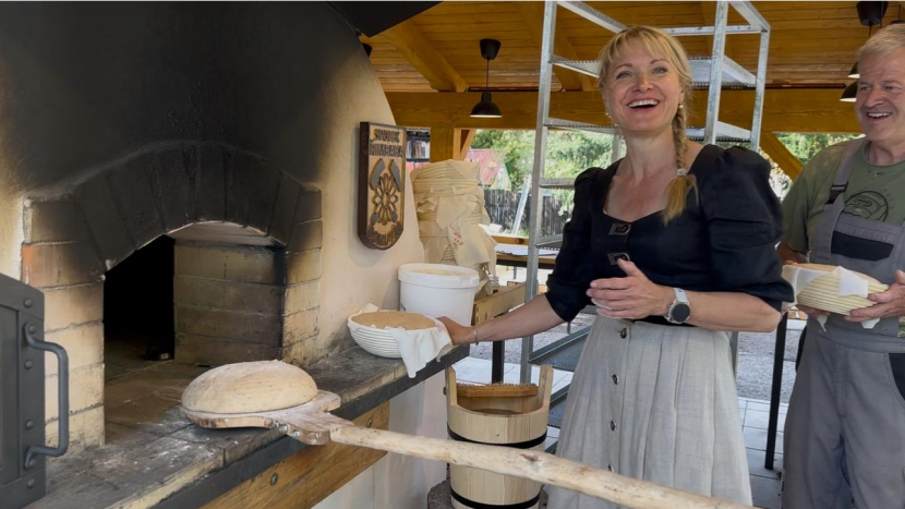 Předadventní pečení na Dole Řimbaba: poslední letošní oheň v barokní peci