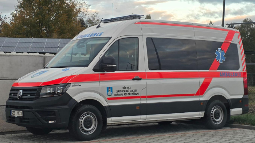 Rožmitál investuje do zdravotnictvín a pořídil nový sanitní vůz pro městské zdravotnické zařízení