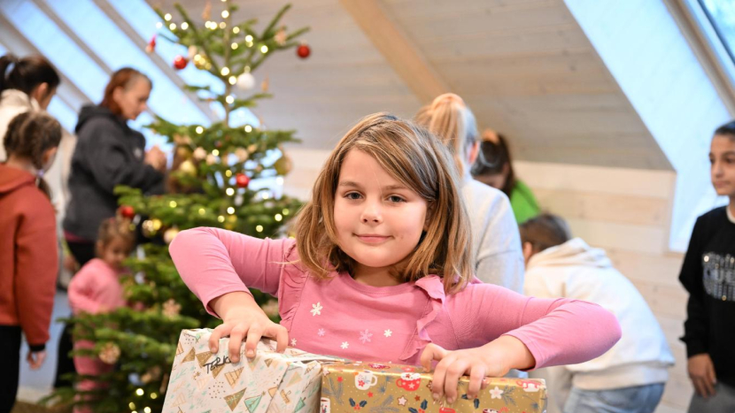 Největší sbírka vánočních dárků pro děti v nouzi odstartovala i v Příbrami a Dobříši