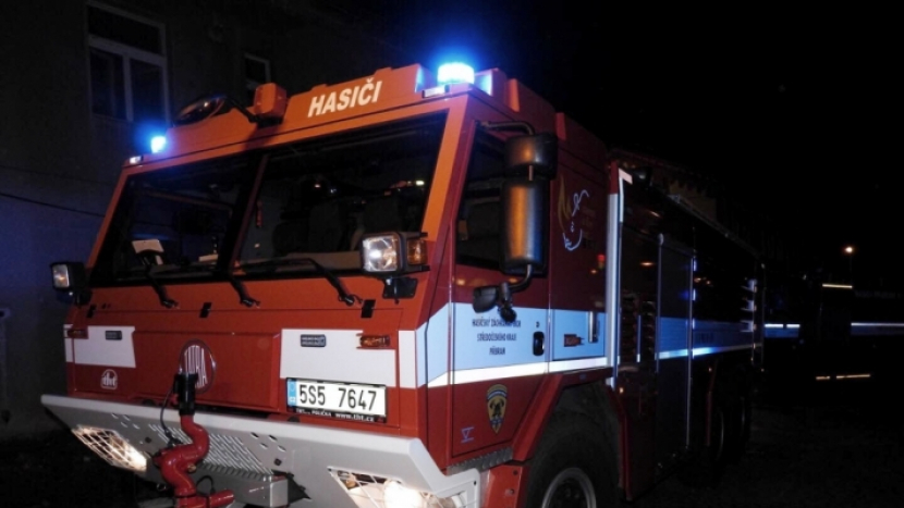 V noci hořel byt v Příbrami, jeden člověk skončil v pražské nemocnici