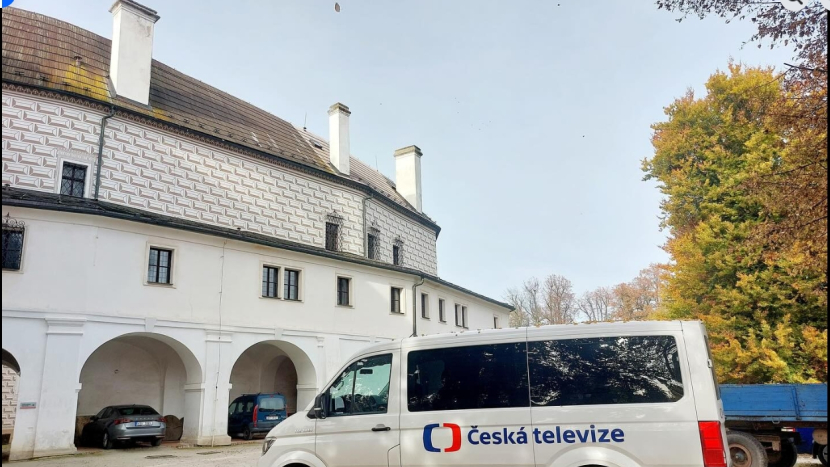 Zámek Březnice v pořadu Skryté skvosty: Česká televize natáčela s Jaroslavem Pleslem