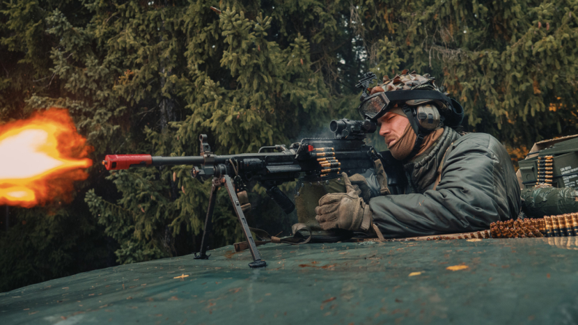 ROLE 1 v Jincích: Aby přežili v boji, musejí i vojenští zdravotníci absolvovat taktický výcvik a dril