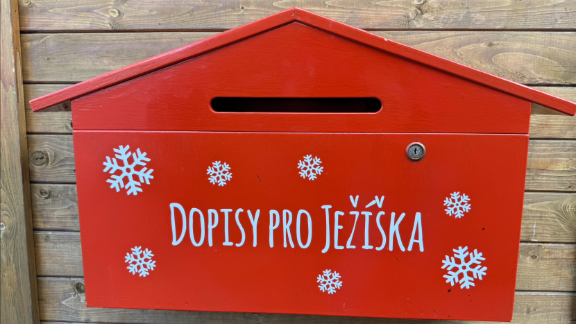Kdo z nás nikdy nepsal Ježíškovi? Vánoční pošta v Příbrami je připravená