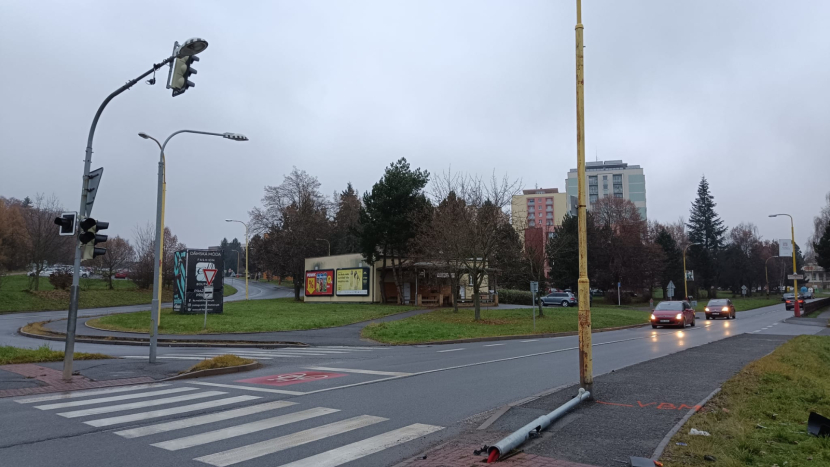 Řidiči pozor! Semafory v křižovatce u Asie jsou stále mimo provoz