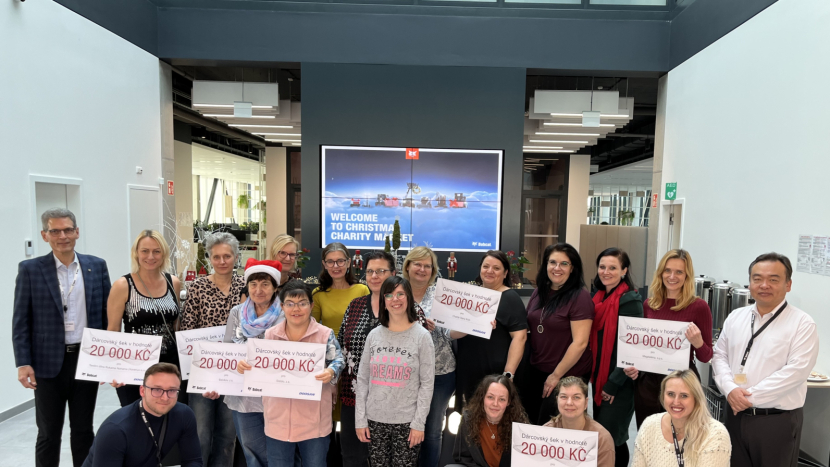 Vánoční charitativní jarmark Doosan Bobcat v Dobříši: Třetí ročník podpořil místní neziskové organizace i školy