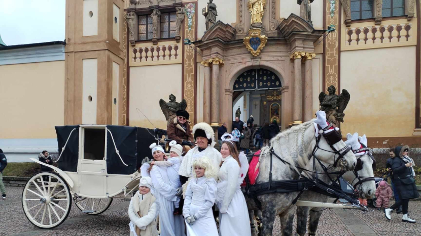 Kočár s pastýřem projede o zlaté neděli městem