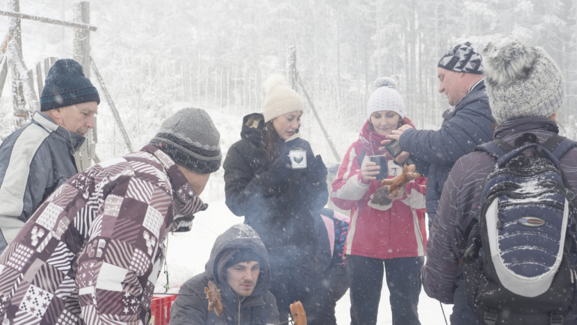 Výstup na Pražák se vydařil i přes chumelenici na vrcholu
