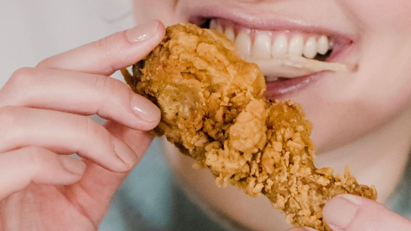 Kauza KFC: kontroly odhalily výskyt nebezpečných bakterií v mase
