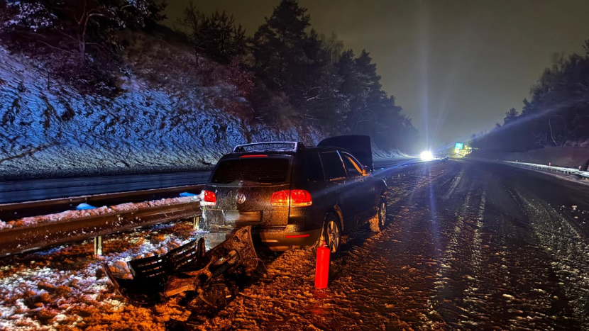 Ve středních Čechách kvůli ledovce nejezdí část autobusů, potíže mají i vlaky