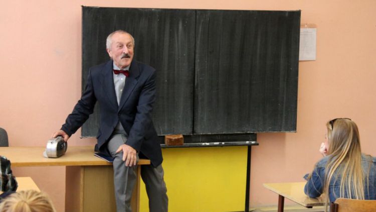 Oldřich Navrátil opět svede válku na svatohorském gymnáziu