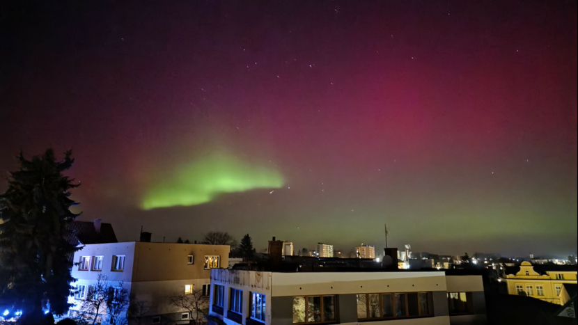 Polární záře ve středních Čechách. Snímky ze Sedlčanska vás dostanou