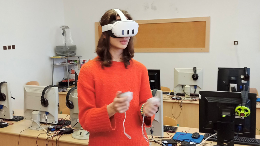 Žáci se na Březových Horách učí v nové dimenzi. Díky dotaci města využívají 3D brýle