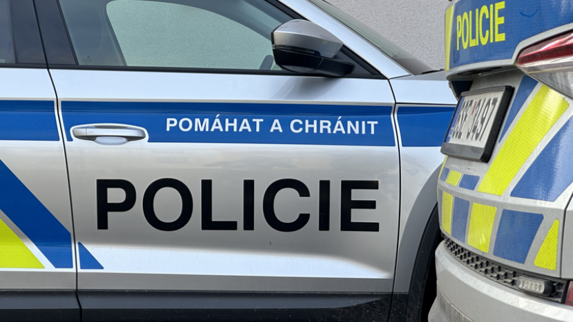 Policisté zadrželi podezřelého z Příbramska, který poškodil kancelář poslance Bartoše