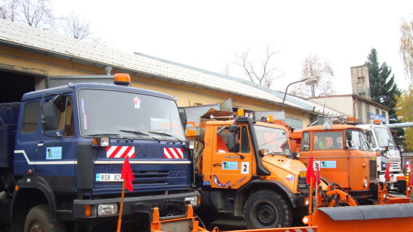 Budíček ve tři ráno, o padesát procent víc soli. Proč nejsou ulice v Příbrami suché?