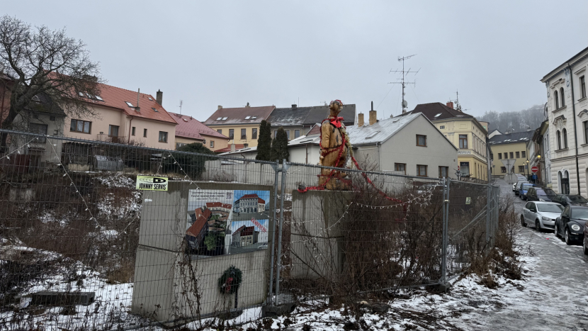 Bolavé místo v centru Příbrami.  Město zahájí jednání o prázdném pozemku