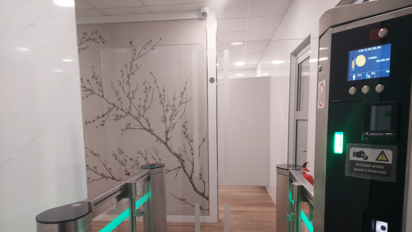 Konečně! Toalety v Jiráskových sadech po dlouhé rekonstrukci otevřeny. Lidé to vítají