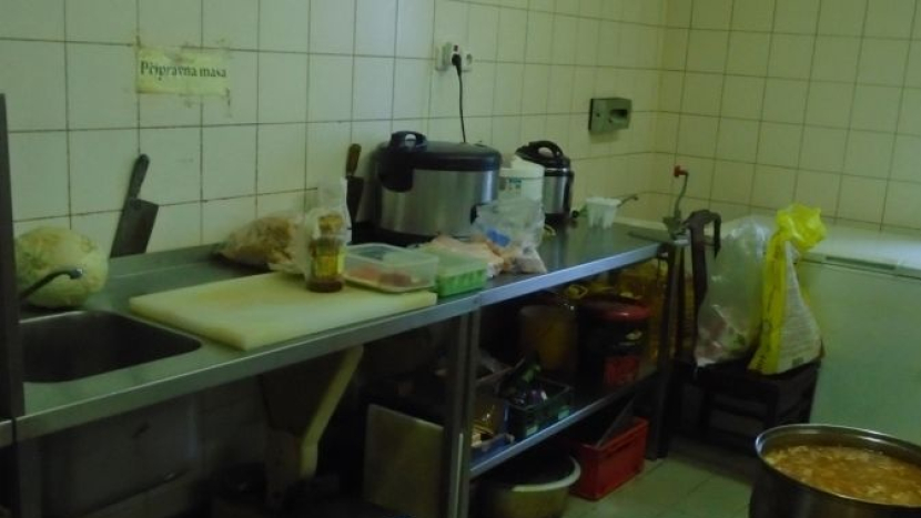 Středočeští hygienici provedli v roce 2025 téměř 1 800 kontrol stravovacích zařízení včetně těch na Příbramsku