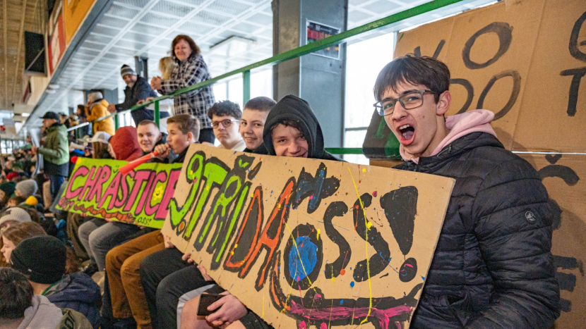 Historicky první Školní derby v ledním hokeji přilákalo do Příbrami více než 1 500 diváků