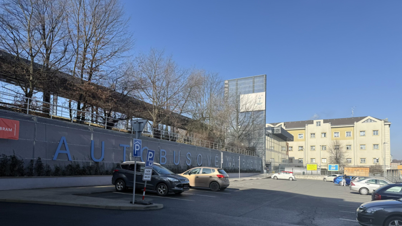 Příbram chystá levnější jízdné do Prahy. Opozice chce změny u nádraží