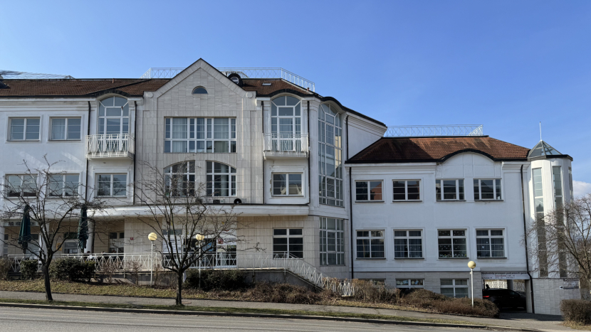 Nájem v Domě Natura trvá. Opozice mluví o nevyužitých budovách, radnice o komplikované rekonstrukci