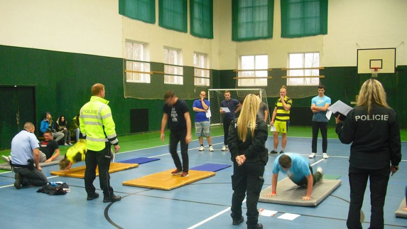 Myslíte si, že máte fyzičku? Policie vám to změří stopkami