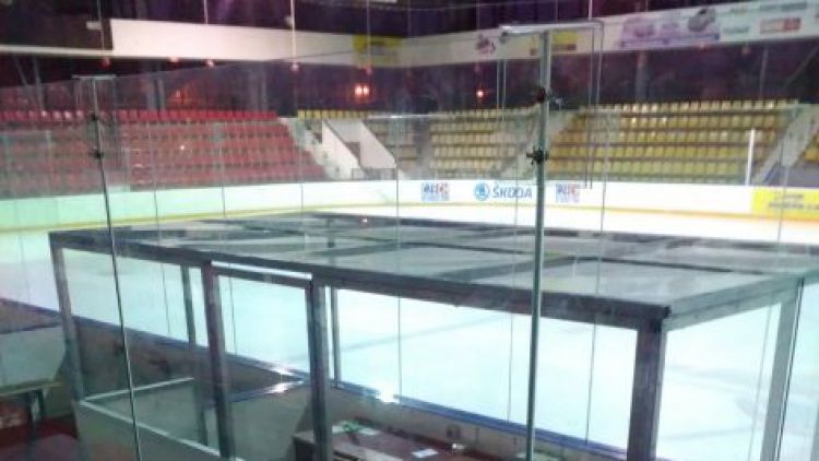 Zimní stadion má nové stanoviště pro časoměřiče