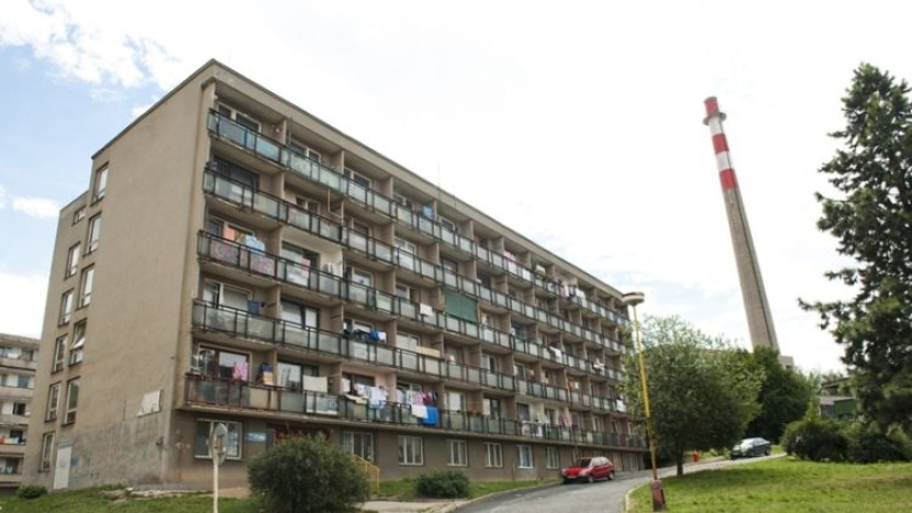 Ubytovny Stavus v Příbrami: sliby o seniorské budoucnosti versus noční požáry