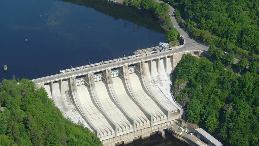 Vodní elektrárna Slapy je po roční odstávce jednoho soustrojí opět v plné síle